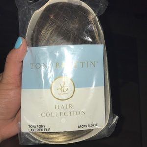 Toni Brattin hair accessories.